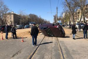 В Одесі вибухнула газова труба прямо під автомобілем (відео)